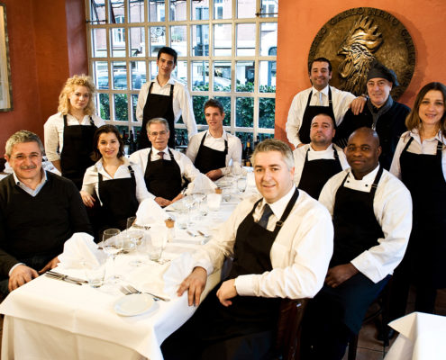 Gruppenfoto Mitarbeiter und Geschäftsführer Gastronomie